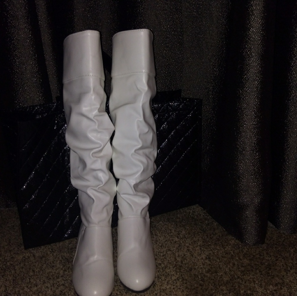 Boots - Picture 4 of 4